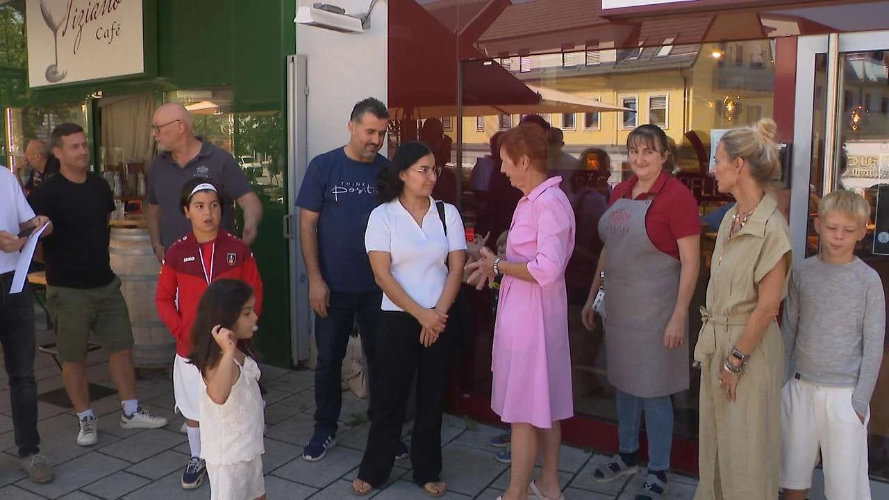 دانیشتوانی شارۆچکەیەکی نەمسا لە دژی دیپۆرتکردنەوەی خێزانێکی کورد دێنەدەنگ